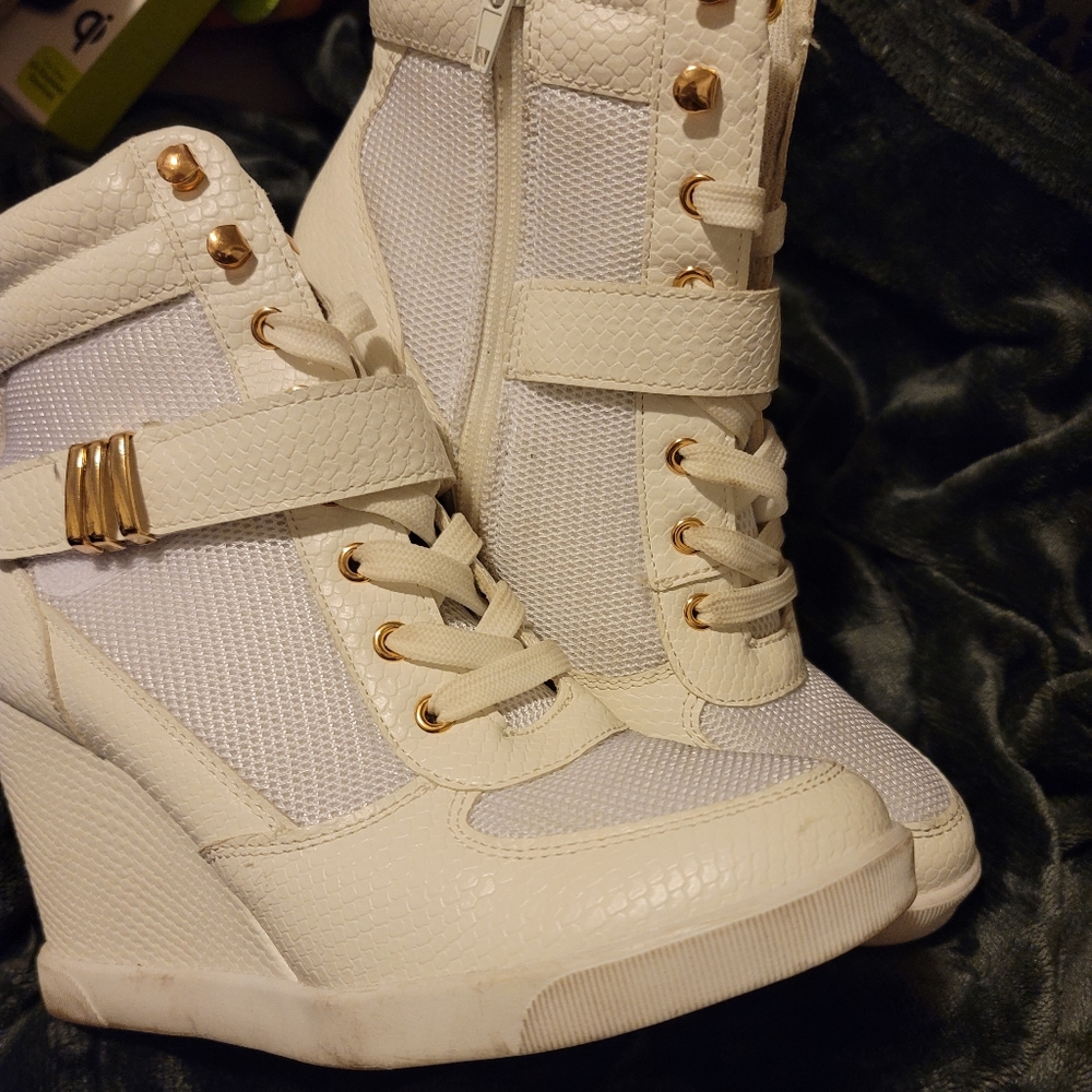 Shoedazzle heeled sneakers